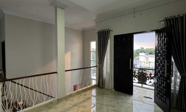 Rumah Baru 3 Lt Cluster Strategis Dekat Stasiun Lenteng Agung Murah