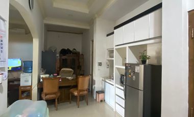 Rumah dekat Kampus 3 Lantai