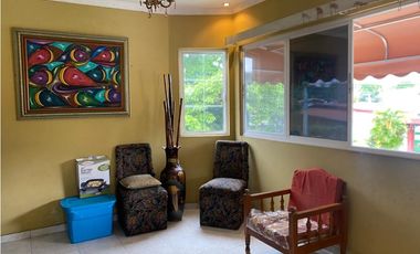 PARQUE LEFEVRE / SANTA ELENA / 285M / 2 LOCALES EN PLANTA BAJA