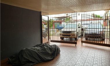 PARQUE LEFEVRE / SANTA ELENA / 285M / 2 LOCALES EN PLANTA BAJA