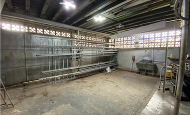 PARQUE LEFEVRE / SANTA ELENA / 285M / 2 LOCALES EN PLANTA BAJA