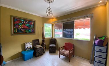 PARQUE LEFEVRE / SANTA ELENA / 285M / 2 LOCALES EN PLANTA BAJA