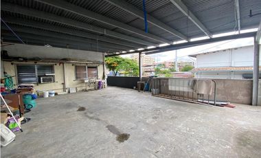 PARQUE LEFEVRE / SANTA ELENA / 285M / 2 LOCALES EN PLANTA BAJA