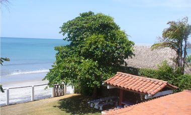 CORONADO / 2475m2 / $727.00 X M2 / CASA CON TERRENO FRENTE AL MAR
