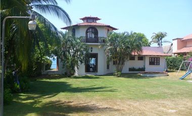 CORONADO / 2475m2 / $727.00 X M2 / CASA CON TERRENO FRENTE AL MAR