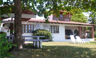 CORONADO / 2475m2 / $727.00 X M2 / CASA CON TERRENO FRENTE AL MAR