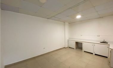 ALBROOK / LOCAL / 75M / DIVISIONES / CON ACABADOS / SOBRE VIA  YH