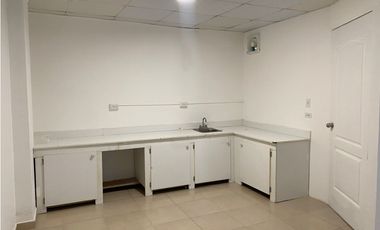 ALBROOK / LOCAL / 75M / DIVISIONES / CON ACABADOS / SOBRE VIA  YH