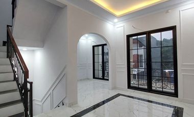 Rumah baru mewah 3 lantai selangkah ke tol