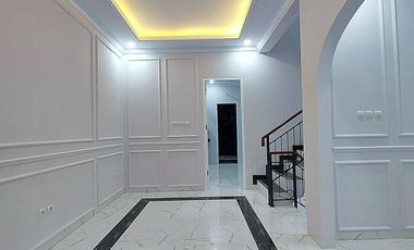 Rumah baru mewah 3 lantai selangkah ke tol