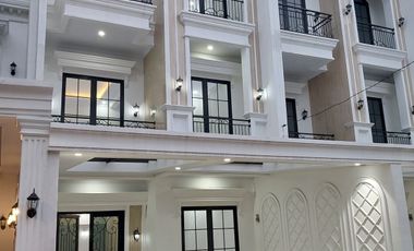 Rumah baru mewah 3 lantai selangkah ke tol