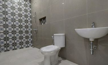 Rumah baru mewah 3 lantai selangkah ke tol