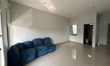 Rumah Disewakan 2 Lantai Luas & Nyaman di Tomang - Dekat Pintu Tol, Jakarta Barat