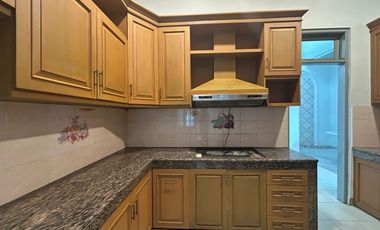 Rumah Disewakan 2 Lantai Luas & Nyaman di Tomang - Dekat Pintu Tol, Jakarta Barat