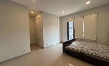 Rumah Disewakan 2 Lantai Luas & Nyaman di Tomang - Dekat Pintu Tol, Jakarta Barat