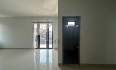 Rumah Disewakan 2 Lantai Luas & Nyaman di Tomang - Dekat Pintu Tol, Jakarta Barat