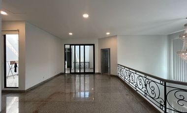 Rumah Disewakan 2 Lantai Luas & Nyaman di Tomang - Dekat Pintu Tol, Jakarta Barat