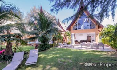 Absolute Beachfront Villa with 4 Bedrooms