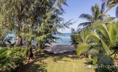 Absolute Beachfront Villa with 4 Bedrooms