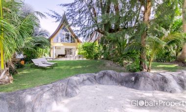 Absolute Beachfront Villa with 4 Bedrooms