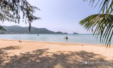 Absolute Beachfront Villa with 4 Bedrooms