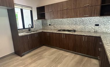 CASA EN CABO NORTE REMODELADA DE 3 RECÁMARAS