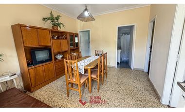 CHALET 4 AMBIENTES + DEPTO 2 AMBIENTES. CONSTITUCION.