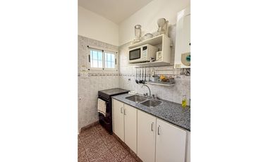 CHALET 4 AMBIENTES + DEPTO 2 AMBIENTES. CONSTITUCION.