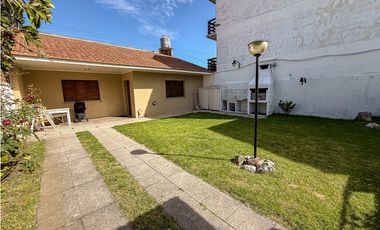 CHALET 4 AMBIENTES + DEPTO 2 AMBIENTES. CONSTITUCION.