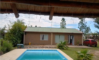 Casa con pileta cálida y luminosa en La María, Colonia Benitez