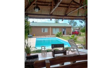 Casa con pileta cálida y luminosa en La María, Colonia Benitez