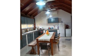 Casa con pileta cálida y luminosa en La María, Colonia Benitez
