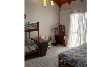 Casa con pileta cálida y luminosa en La María, Colonia Benitez