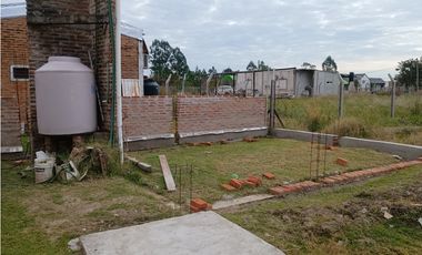 Casa con pileta cálida y luminosa en La María, Colonia Benitez