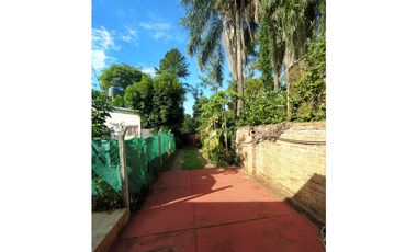 PROPIEDAD CON MÚLTIPLES CONSTRUCCIONES