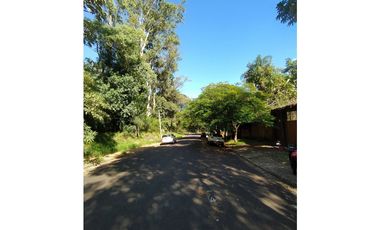 PROPIEDAD CON MÚLTIPLES CONSTRUCCIONES