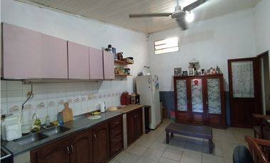 PROPIEDAD CON MÚLTIPLES CONSTRUCCIONES