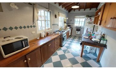 CASA DE 5 AMBIENTES CON PISCINA EN ZONA CENTRO – VILLA GESELL