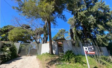 CASA DE 5 AMBIENTES CON PISCINA EN ZONA CENTRO – VILLA GESELL