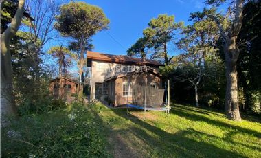 CASA DE 5 AMBIENTES CON PISCINA EN ZONA CENTRO – VILLA GESELL