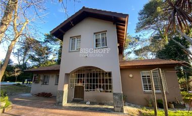 CASA DE 5 AMBIENTES CON PISCINA EN ZONA CENTRO – VILLA GESELL