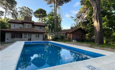 CASA DE 5 AMBIENTES CON PISCINA EN ZONA CENTRO – VILLA GESELL