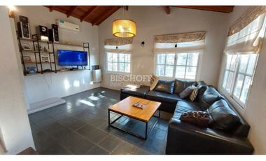 CASA DE 5 AMBIENTES CON PISCINA EN ZONA CENTRO – VILLA GESELL