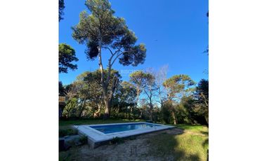 CASA DE 5 AMBIENTES CON PISCINA EN ZONA CENTRO – VILLA GESELL