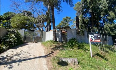 CASA DE 5 AMBIENTES CON PISCINA EN ZONA CENTRO – VILLA GESELL