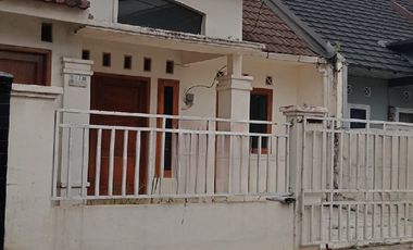 Rumah 2 Lantai Dekat Lapangan Olahtaga Di Jatiasih, Bekasi R2186