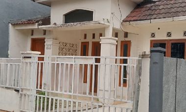 Rumah 2 Lantai Dekat Lapangan Olahtaga Di Jatiasih, Bekasi R2186