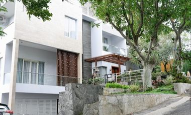 Dijual Rumah Villa di Dago Bandung