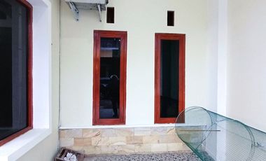 Rumah 2 lt Bagus ada AC di Perum Cluster Gawanan Colomadu