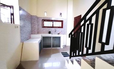 Rumah 2 lt Bagus ada AC di Perum Cluster Gawanan Colomadu